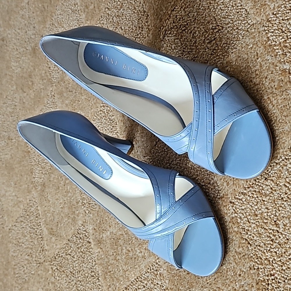 Gianni Bini Heels Womens 7.5                       Blue Leather Slip On Peep Toe